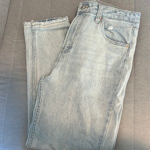 HIGH RISE MOM JEANS